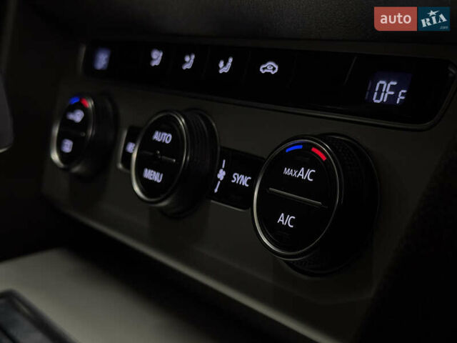 Серый Фольксваген Пассат, объемом двигателя 2 л и пробегом 257 тыс. км за 13599 $, фото 30 на Automoto.ua