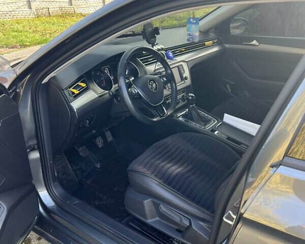 Серый Фольксваген Пассат, объемом двигателя 1.6 л и пробегом 335 тыс. км за 12900 $, фото 10 на Automoto.ua