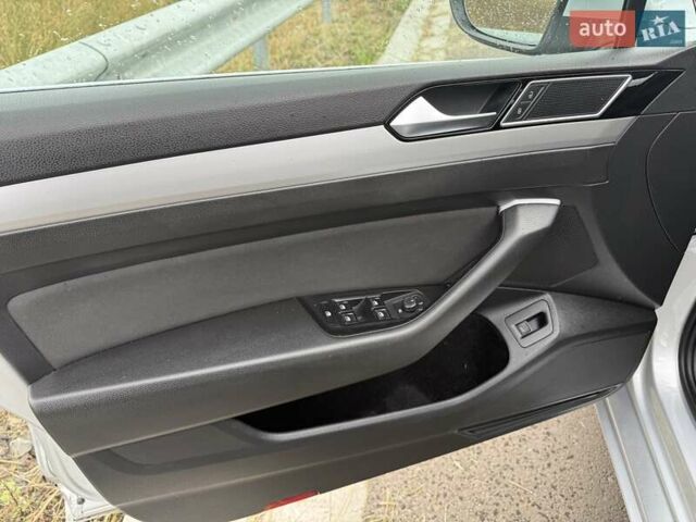 Серый Фольксваген Пассат, объемом двигателя 1.6 л и пробегом 325 тыс. км за 12200 $, фото 17 на Automoto.ua