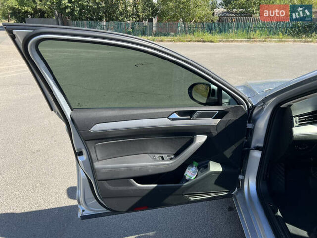 Серый Фольксваген Пассат, объемом двигателя 1.97 л и пробегом 315 тыс. км за 18000 $, фото 25 на Automoto.ua