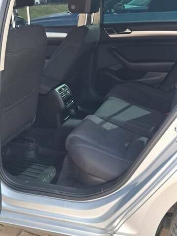 Серый Фольксваген Пассат, объемом двигателя 1.97 л и пробегом 328 тыс. км за 13900 $, фото 34 на Automoto.ua