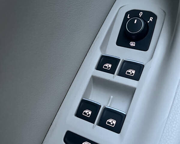 Серый Фольксваген Пассат, объемом двигателя 2 л и пробегом 245 тыс. км за 17995 $, фото 32 на Automoto.ua