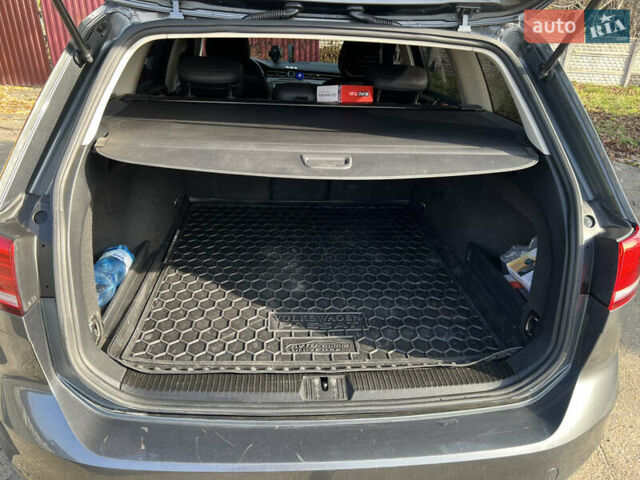 Серый Фольксваген Пассат, объемом двигателя 1.6 л и пробегом 335 тыс. км за 12900 $, фото 13 на Automoto.ua