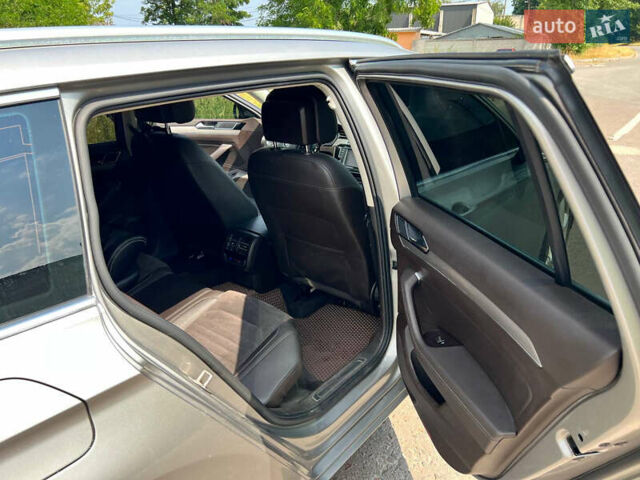 Серый Фольксваген Пассат, объемом двигателя 1.6 л и пробегом 305 тыс. км за 14000 $, фото 10 на Automoto.ua