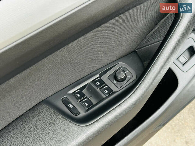 Сірий Фольксваген Пассат, об'ємом двигуна 1.97 л та пробігом 309 тис. км за 13900 $, фото 26 на Automoto.ua