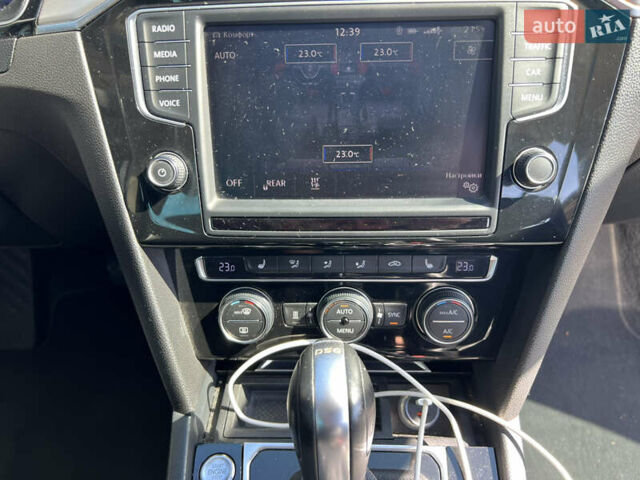 Серый Фольксваген Пассат, объемом двигателя 1.97 л и пробегом 315 тыс. км за 18000 $, фото 34 на Automoto.ua