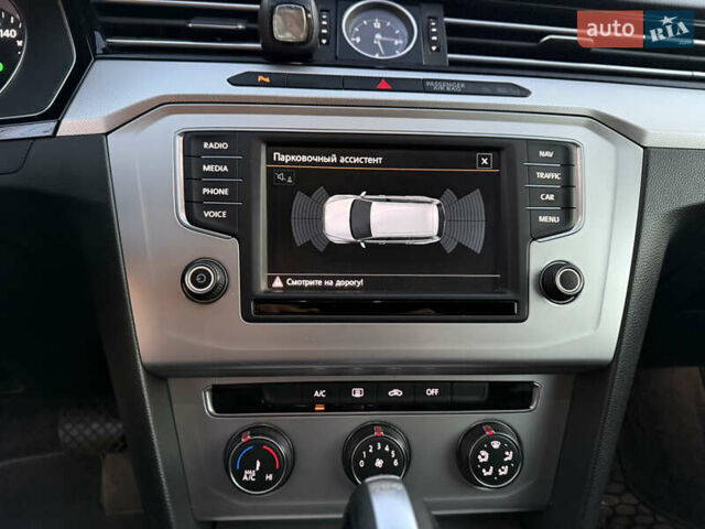 Серый Фольксваген Пассат, объемом двигателя 2 л и пробегом 256 тыс. км за 12800 $, фото 31 на Automoto.ua