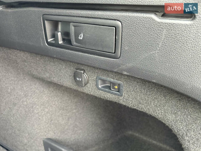 Серый Фольксваген Пассат, объемом двигателя 1.6 л и пробегом 251 тыс. км за 12300 $, фото 15 на Automoto.ua