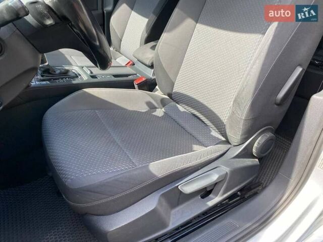 Серый Фольксваген Пассат, объемом двигателя 1.97 л и пробегом 292 тыс. км за 13400 $, фото 17 на Automoto.ua