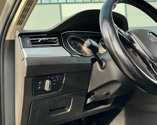 Сірий Фольксваген Пассат, об'ємом двигуна 1.6 л та пробігом 357 тис. км за 12999 $, фото 19 на Automoto.ua