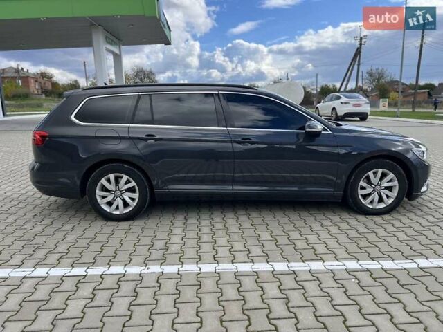 Серый Фольксваген Пассат, объемом двигателя 1.6 л и пробегом 256 тыс. км за 12900 $, фото 11 на Automoto.ua