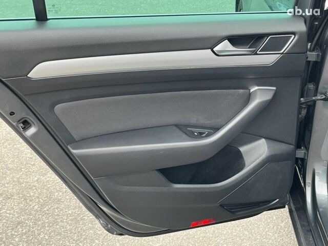 Серый Фольксваген Пассат, объемом двигателя 2 л и пробегом 300 тыс. км за 15390 $, фото 21 на Automoto.ua