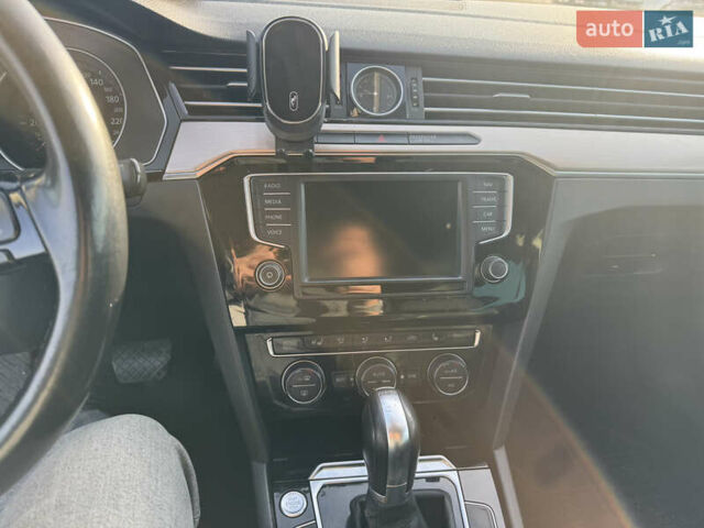 Сірий Фольксваген Пассат, об'ємом двигуна 1.97 л та пробігом 282 тис. км за 14650 $, фото 1 на Automoto.ua