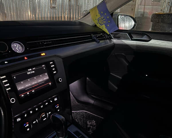 Сірий Фольксваген Пассат, об'ємом двигуна 2 л та пробігом 237 тис. км за 13900 $, фото 20 на Automoto.ua