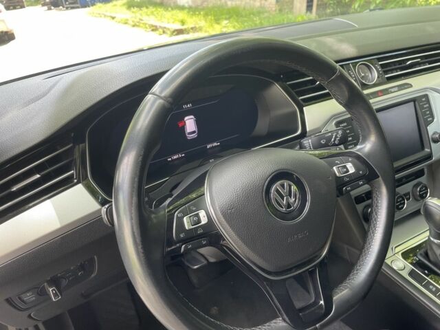 Серый Фольксваген Пассат, объемом двигателя 1.6 л и пробегом 320 тыс. км за 11700 $, фото 5 на Automoto.ua