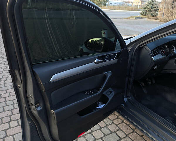 Серый Фольксваген Пассат, объемом двигателя 1.97 л и пробегом 345 тыс. км за 12000 $, фото 12 на Automoto.ua