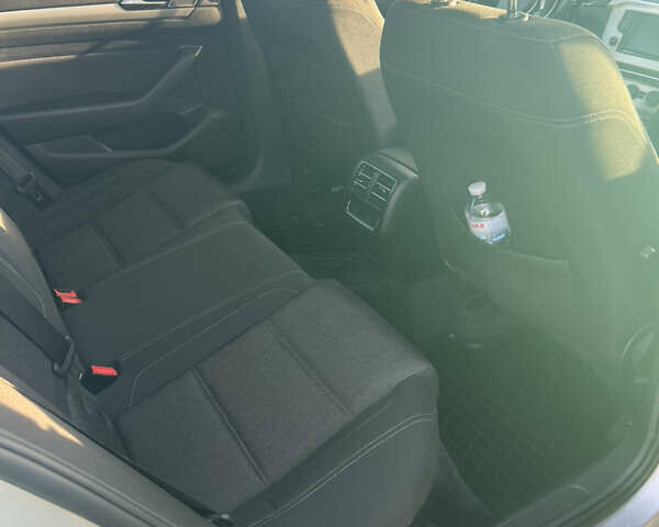 Фольксваген Пассат 2015 в Львове на Automoto.ua Серый Фольксваген Пассат, объемом двигателя 1.97 л и пробегом 315 тыс. км за 13500 $, фото 8 на Automoto.ua