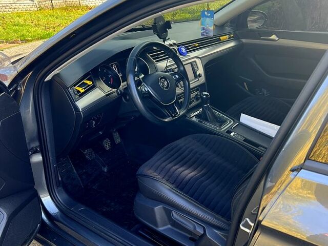 Серый Фольксваген Пассат, объемом двигателя 1.6 л и пробегом 336 тыс. км за 12900 $, фото 5 на Automoto.ua