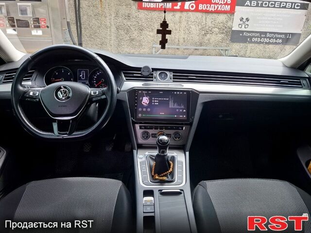 Серый Фольксваген Пассат, объемом двигателя 1.6 л и пробегом 288 тыс. км за 13200 $, фото 2 на Automoto.ua