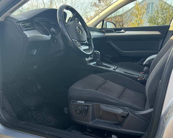 Фольксваген Пассат 2015 в Львове на Automoto.ua Серый Фольксваген Пассат, объемом двигателя 1.97 л и пробегом 315 тыс. км за 13500 $, фото 11 на Automoto.ua