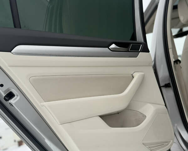 Серый Фольксваген Пассат, объемом двигателя 1.6 л и пробегом 317 тыс. км за 12000 $, фото 36 на Automoto.ua