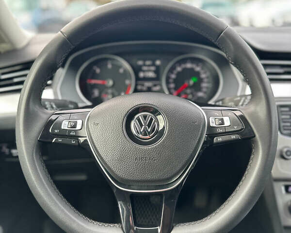 Серый Фольксваген Пассат, объемом двигателя 1.97 л и пробегом 297 тыс. км за 14600 $, фото 17 на Automoto.ua