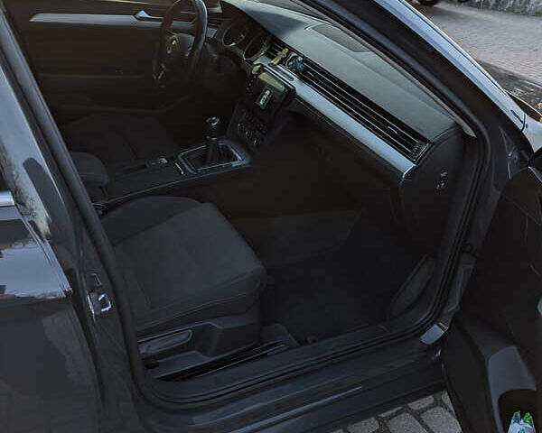 Серый Фольксваген Пассат, объемом двигателя 1.97 л и пробегом 345 тыс. км за 12000 $, фото 10 на Automoto.ua