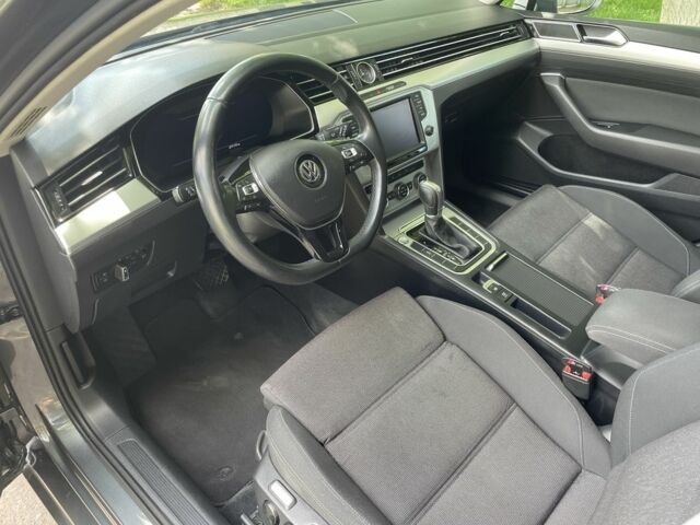 Серый Фольксваген Пассат, объемом двигателя 1.6 л и пробегом 320 тыс. км за 11700 $, фото 4 на Automoto.ua