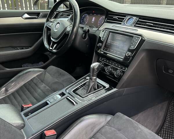 Серый Фольксваген Пассат, объемом двигателя 1.6 л и пробегом 278 тыс. км за 13300 $, фото 20 на Automoto.ua