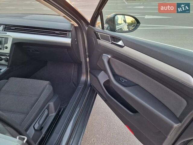 Сірий Фольксваген Пассат, об'ємом двигуна 1.97 л та пробігом 300 тис. км за 14200 $, фото 23 на Automoto.ua