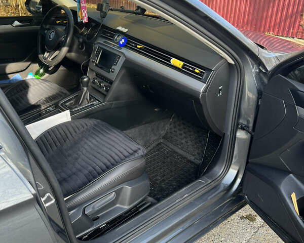 Серый Фольксваген Пассат, объемом двигателя 1.6 л и пробегом 335 тыс. км за 12900 $, фото 18 на Automoto.ua