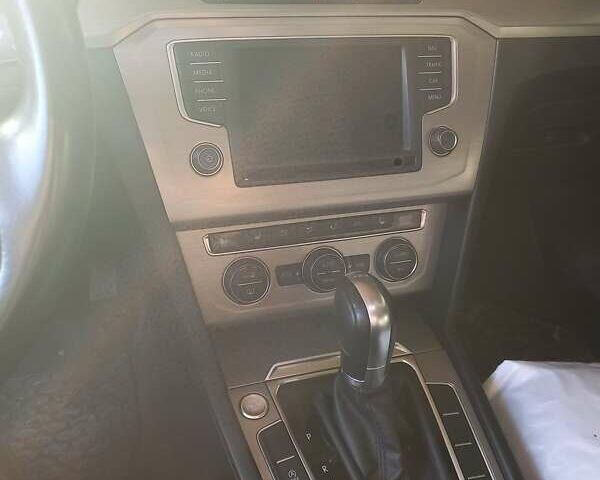 Серый Фольксваген Пассат, объемом двигателя 1.6 л и пробегом 202 тыс. км за 14600 $, фото 2 на Automoto.ua