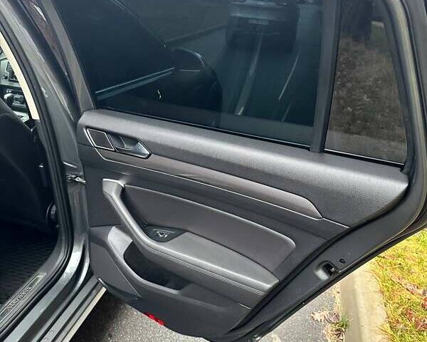 Серый Фольксваген Пассат, объемом двигателя 1.97 л и пробегом 260 тыс. км за 18900 $, фото 19 на Automoto.ua