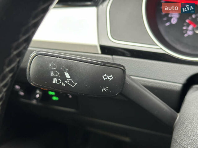 Серый Фольксваген Пассат, объемом двигателя 1.97 л и пробегом 313 тыс. км за 14000 $, фото 43 на Automoto.ua