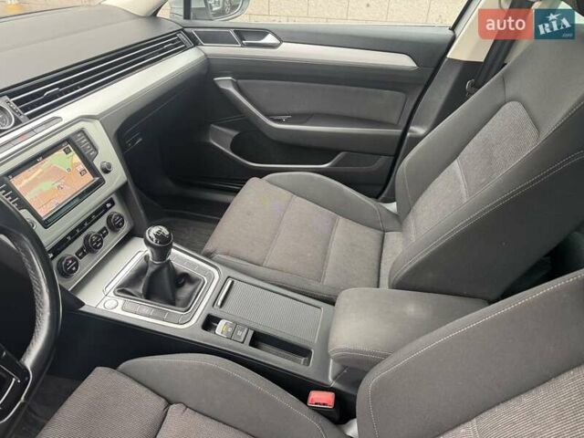 Сірий Фольксваген Пассат, об'ємом двигуна 1.6 л та пробігом 228 тис. км за 11700 $, фото 15 на Automoto.ua