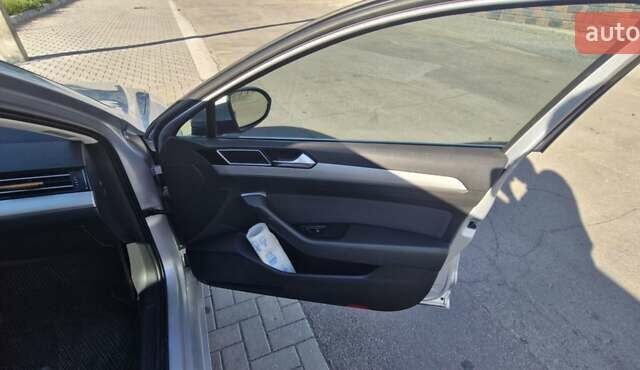 Сірий Фольксваген Пассат, об'ємом двигуна 1.97 л та пробігом 285 тис. км за 14000 $, фото 4 на Automoto.ua