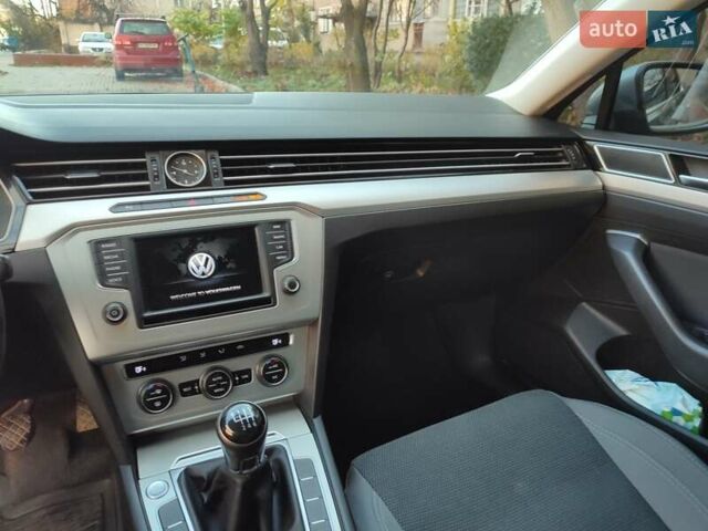 Сірий Фольксваген Пассат, об'ємом двигуна 1.6 л та пробігом 216 тис. км за 14800 $, фото 4 на Automoto.ua