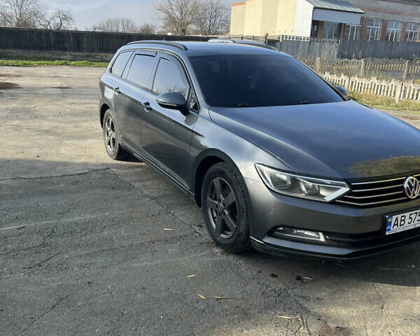 Серый Фольксваген Пассат, объемом двигателя 1.6 л и пробегом 335 тыс. км за 12900 $, фото 3 на Automoto.ua