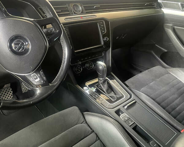 Серый Фольксваген Пассат, объемом двигателя 1.97 л и пробегом 326 тыс. км за 15999 $, фото 46 на Automoto.ua