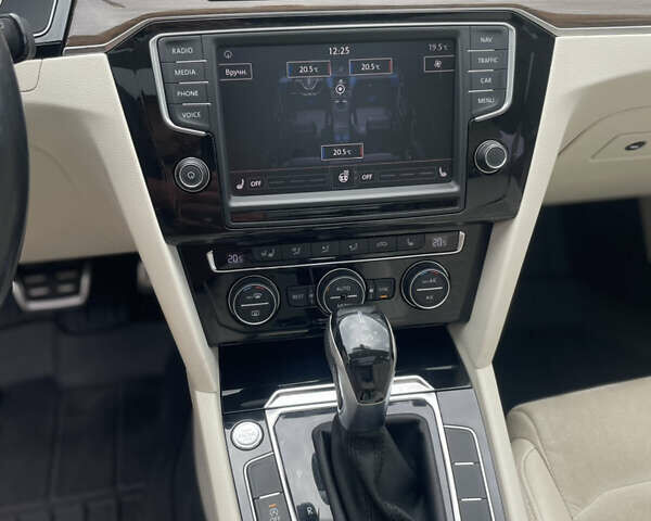 Серый Фольксваген Пассат, объемом двигателя 2 л и пробегом 245 тыс. км за 17995 $, фото 42 на Automoto.ua