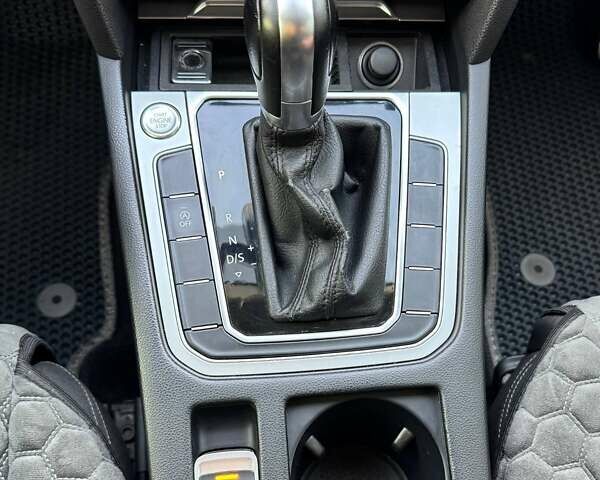 Сірий Фольксваген Пассат, об'ємом двигуна 1.6 л та пробігом 357 тис. км за 12999 $, фото 13 на Automoto.ua