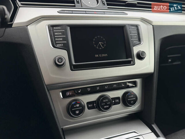 Серый Фольксваген Пассат, объемом двигателя 2 л и пробегом 248 тыс. км за 13750 $, фото 11 на Automoto.ua