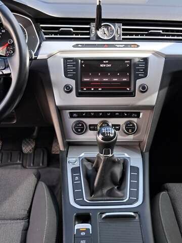 Серый Фольксваген Пассат, объемом двигателя 1.97 л и пробегом 328 тыс. км за 13900 $, фото 29 на Automoto.ua