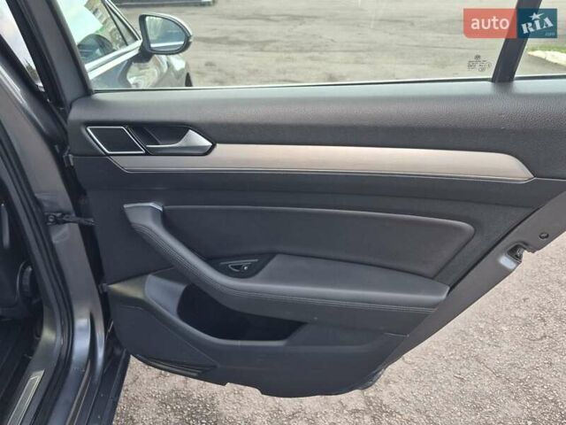 Серый Фольксваген Пассат, объемом двигателя 1.4 л и пробегом 219 тыс. км за 11600 $, фото 20 на Automoto.ua