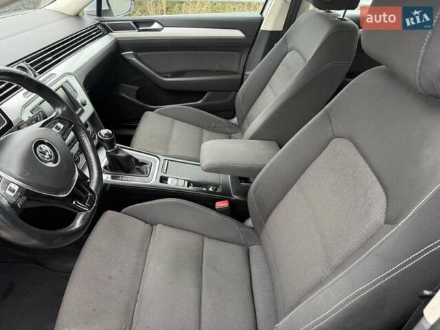 Серый Фольксваген Пассат, объемом двигателя 1.6 л и пробегом 325 тыс. км за 12200 $, фото 15 на Automoto.ua