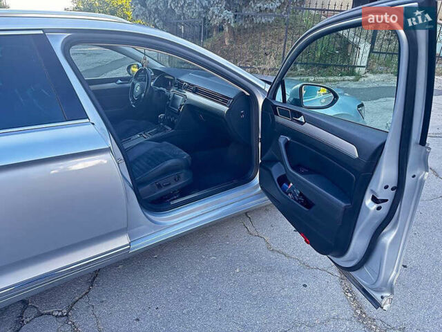 Серый Фольксваген Пассат, объемом двигателя 1.97 л и пробегом 207 тыс. км за 17000 $, фото 5 на Automoto.ua