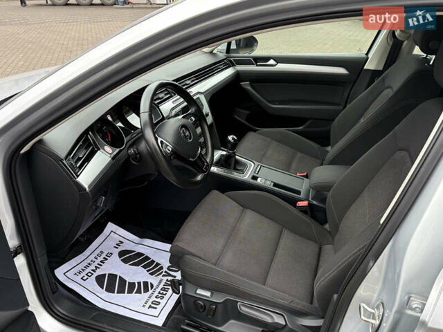 Серый Фольксваген Пассат, объемом двигателя 1.6 л и пробегом 251 тыс. км за 12300 $, фото 12 на Automoto.ua