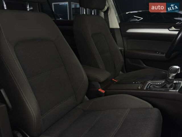 Серый Фольксваген Пассат, объемом двигателя 2 л и пробегом 257 тыс. км за 13599 $, фото 17 на Automoto.ua