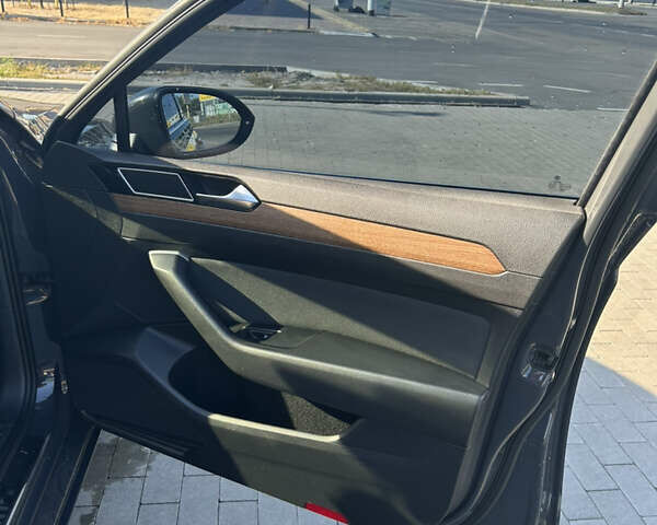 Серый Фольксваген Пассат, объемом двигателя 1.97 л и пробегом 316 тыс. км за 16200 $, фото 16 на Automoto.ua