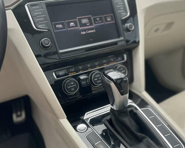 Серый Фольксваген Пассат, объемом двигателя 2 л и пробегом 245 тыс. км за 17995 $, фото 38 на Automoto.ua